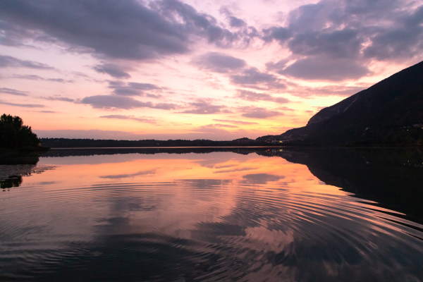 tramonto sul lago di Annone e Oggiono tramonto sul lago di Annone e Oggiono
