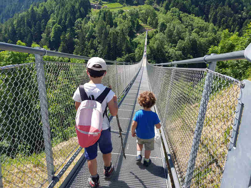 Ponte tibetano in Val Tartano con i bambini