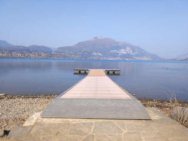 lago pusiano passeggiata bambini pontile