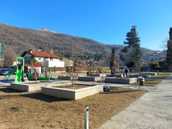 passeggiata lago segrino parco giochi