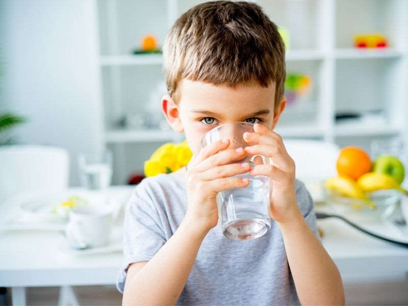 apporto acqua bambini