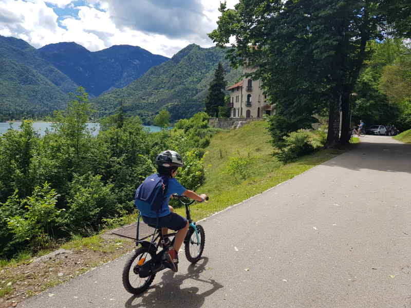 Bimbi in bici in sicurezza